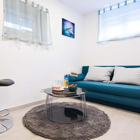 Ante Apartment *