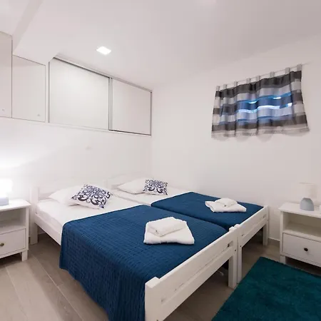 Apartment Ante *