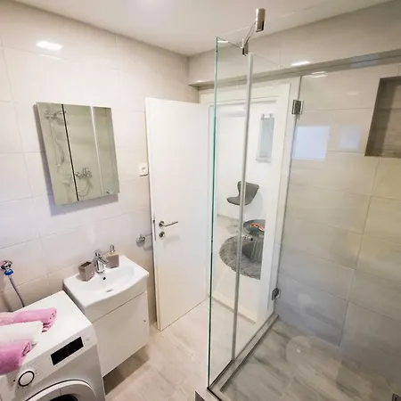 Ante Apartment *